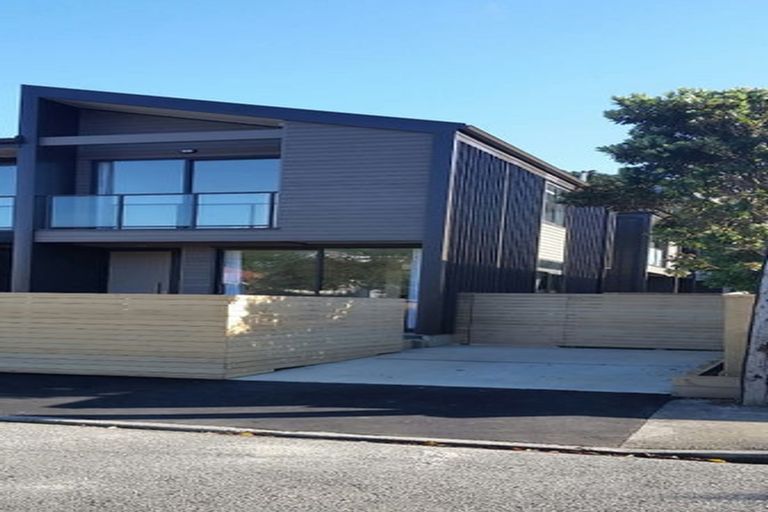 Photo of property in 1/74 Derwent Street, Island Bay, Wellington, 6023