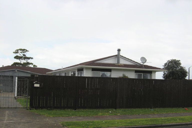 Photo of property in 60 Sharland Avenue, Manurewa, Auckland, 2102