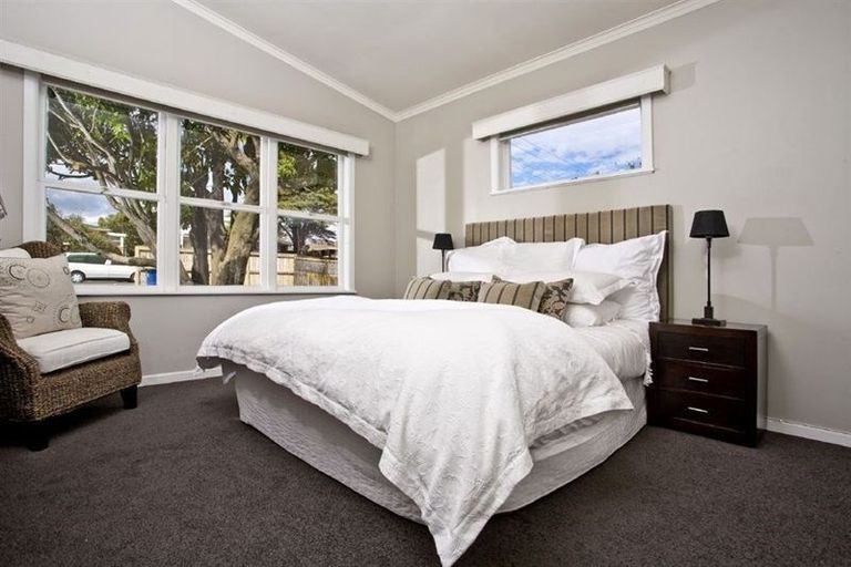 Photo of property in 1/41 Shakespeare Road, Milford, Auckland, 0620