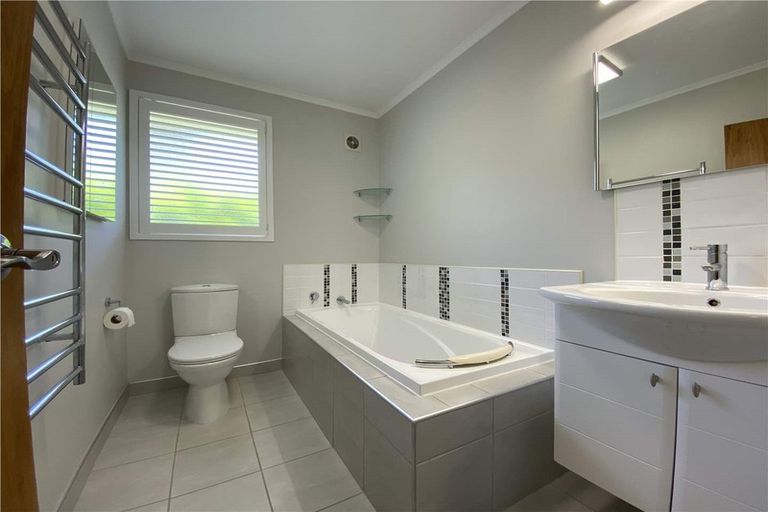 Photo of property in 36 Sequoia Place, Sunnynook, Auckland, 0620