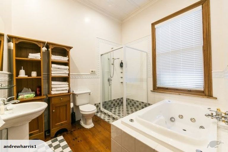 Photo of property in 6 Milton Road, Bluff Hill, Napier, 4110