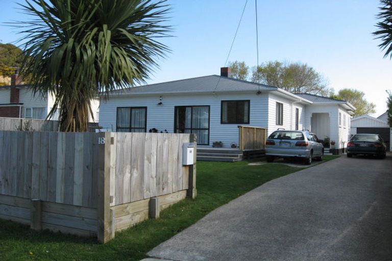 Photo of property in 18 Avon Street, Waterloo, Lower Hutt, 5011