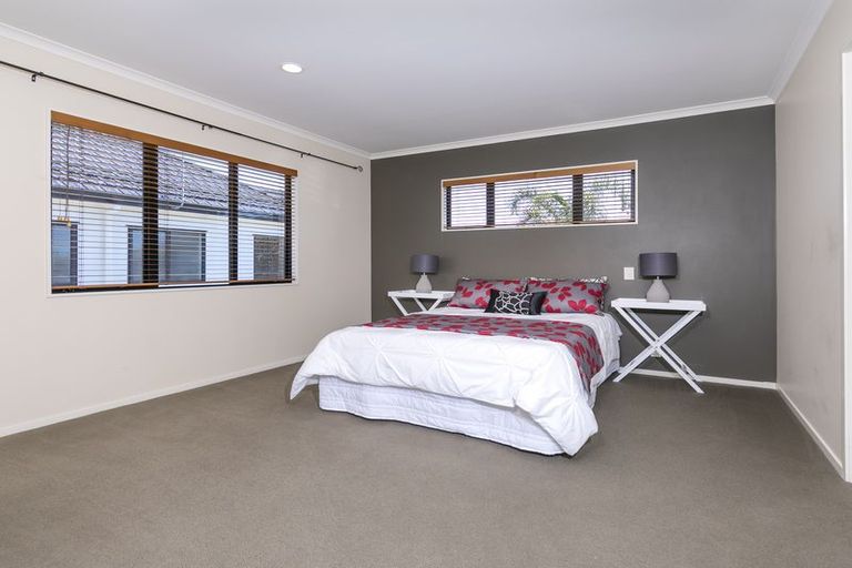 Photo of property in 57 Carousel Crescent, East Tamaki Heights, Auckland, 2016