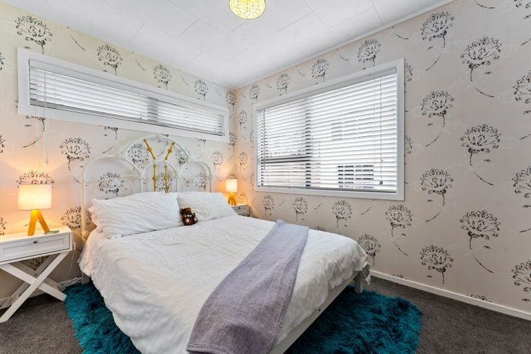 Photo of property in 26 Moffat Road, Red Beach, 0932