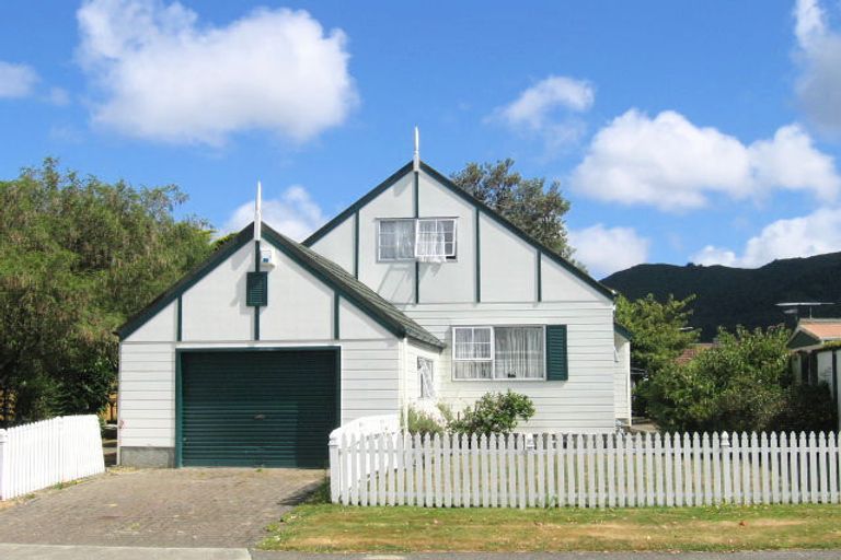 Photo of property in 5 Shanly Street, Brown Owl, Upper Hutt, 5018