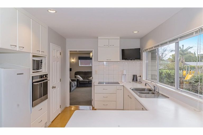 Photo of property in 2/26 Elliott Avenue, Bayview, Auckland, 0629