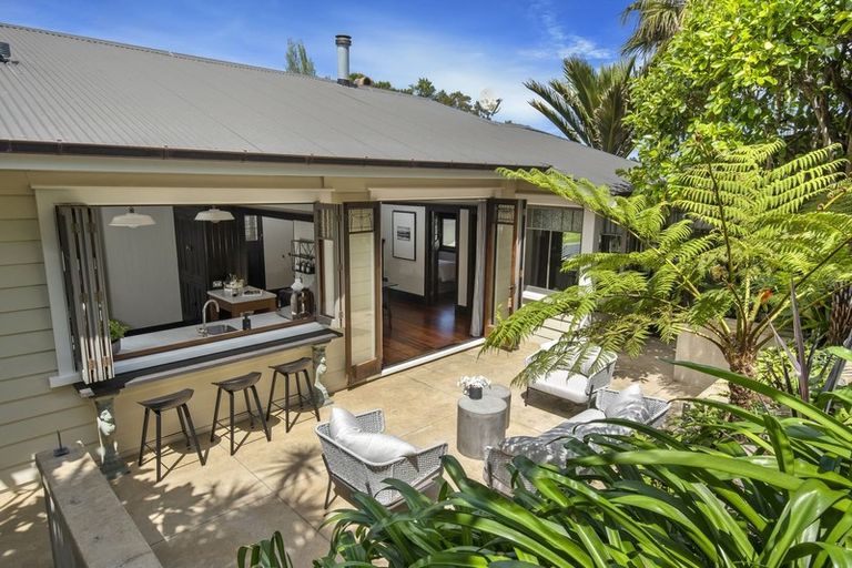 Photo of property in 20 Seabreeze Road, Narrow Neck, Auckland, 0624