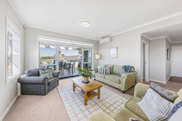 Photo of property in 92 Landmark Terrace, Orewa, 0931