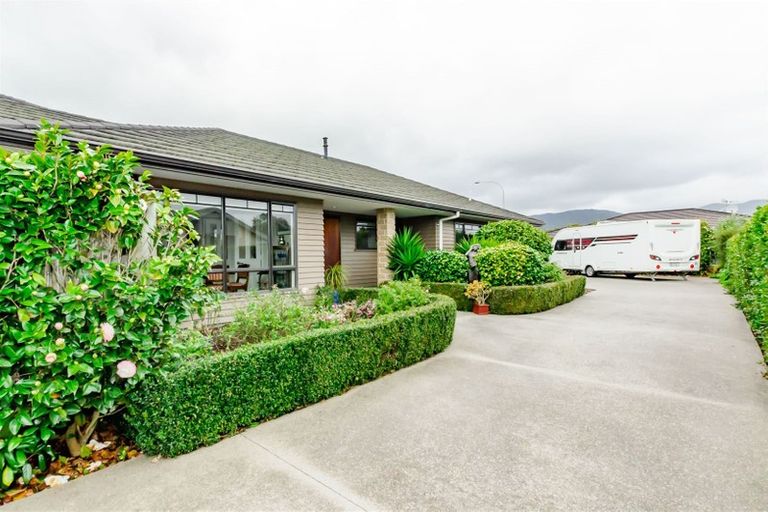 Photo of property in 34 Gandalf Crescent, Paraparaumu, 5032