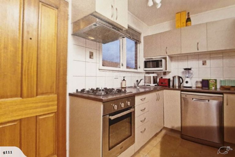 Photo of property in 3/2 Scarboro Terrace, Murrays Bay, Auckland, 0630