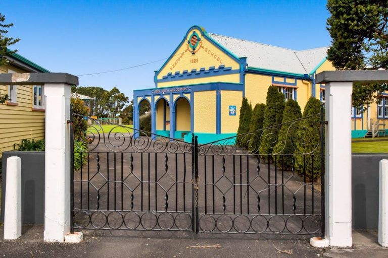 Photo of property in 72 Barrett Street, Westown, New Plymouth, 4310