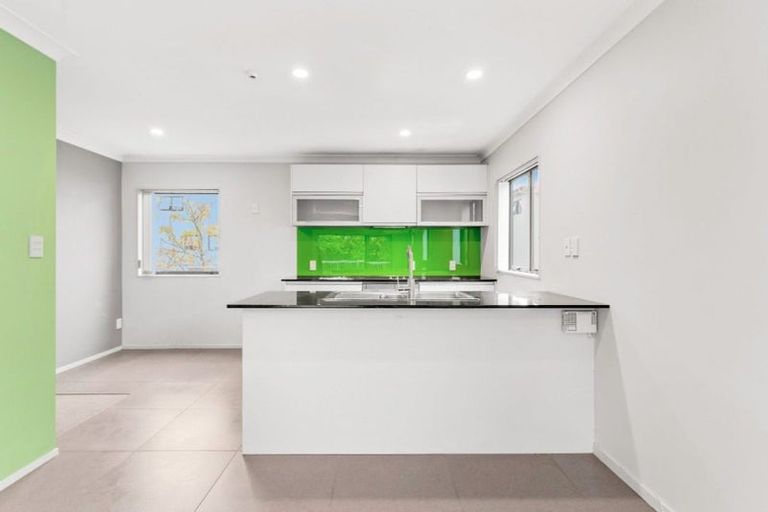 Photo of property in 11/46 Carlos Drive, Flat Bush, Auckland, 2016
