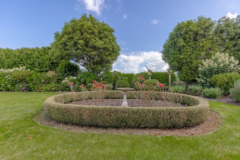 Photo of property in 35 Saint Oswalds Drive, Brunswick, 4571