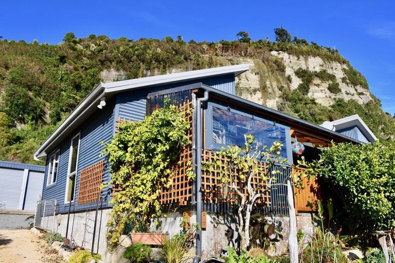 Photo of property in 28 Nikau Heights, Little Wanganui, Karamea, 7893