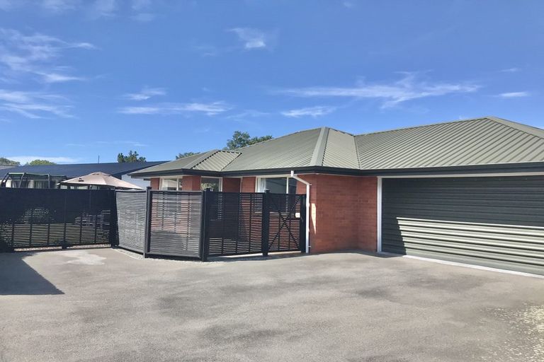 Photo of property in 2/200a Burwood Road, Burwood, Christchurch, 8083