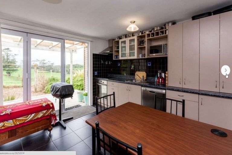 Photo of property in 421a South Road, Omata, New Plymouth, 4374