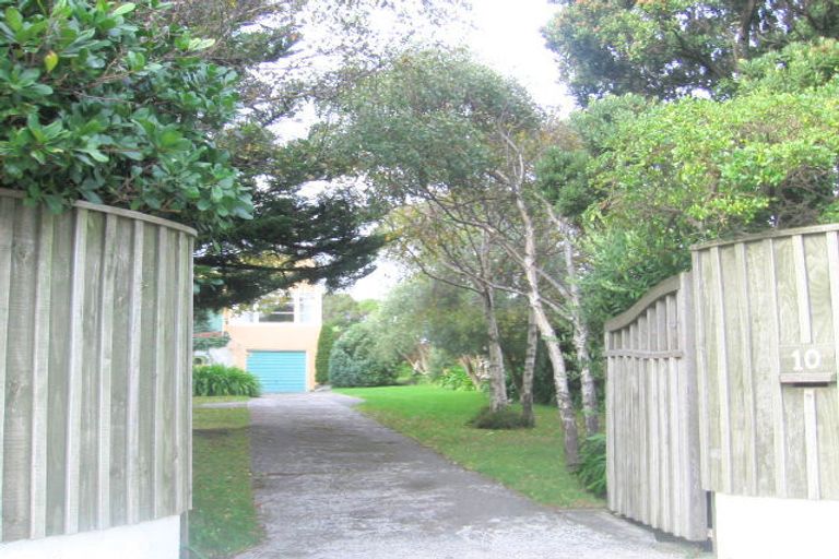 Photo of property in 10 Mana Esplanade, Paremata, Porirua, 5026