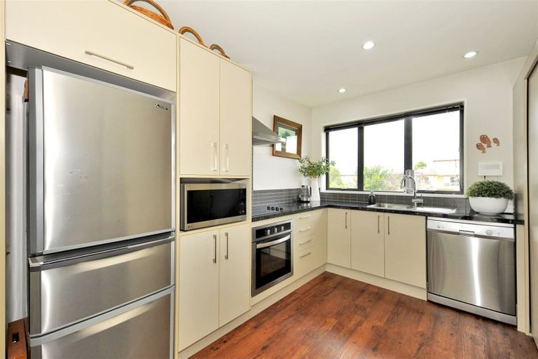 Photo of property in 2/82 Packe Street, Edgeware, Christchurch, 8013