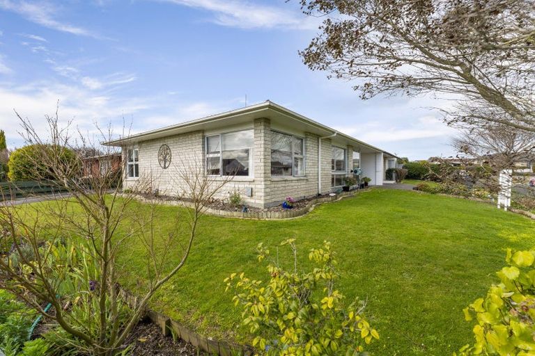 Photo of property in 1 Waltham Court, Cloverlea, Palmerston North, 4412