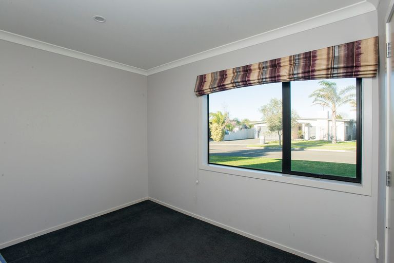 Photo of property in 17 Pohutukawa Grove, Lytton West, Gisborne, 4010