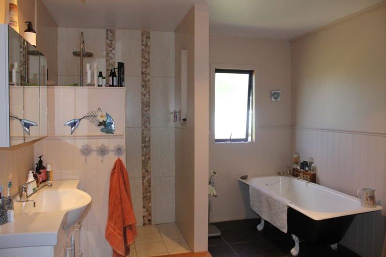 Photo of property in 352 Heatley Road, Whakapirau, Maungaturoto, 0583