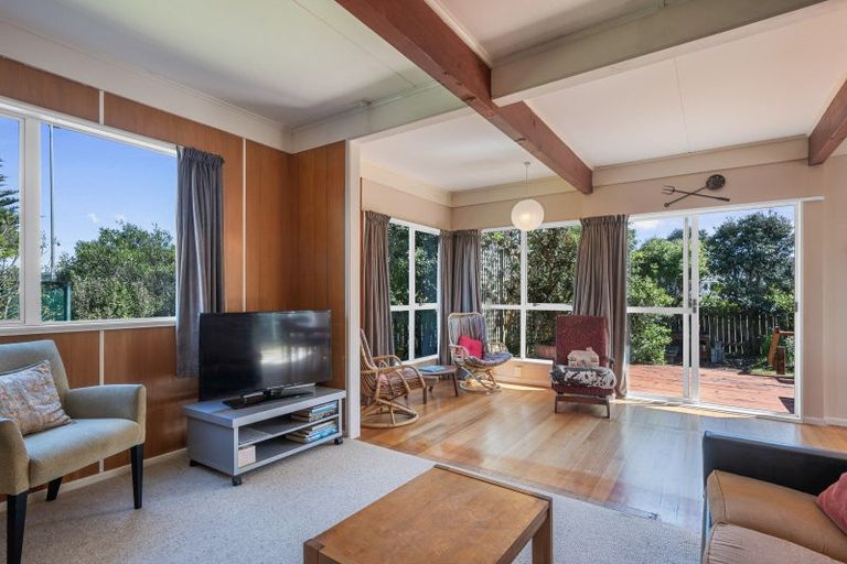 Photo of property in 9 Duncan Street, Waikawa Beach, Levin, 5573