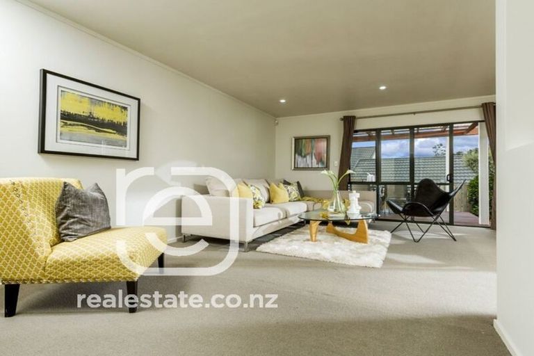 Photo of property in 1/112 Seaview Road, Glenfield, Auckland, 0629