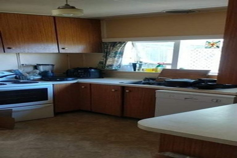 Photo of property in 12 Apuka Street, Brooklyn, Wellington, 6021