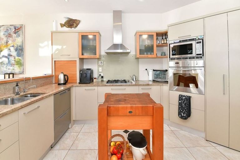 Photo of property in 21 The Crescent, Tindalls Beach, Whangaparaoa, 0930