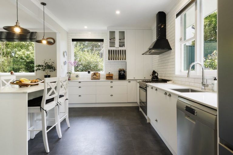 Photo of property in 39a Chatsworth Road, Silverstream, Upper Hutt, 5019