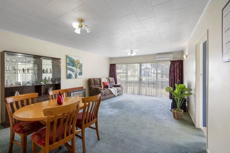 Photo of property in 1/12 Ambury Place, Merrilands, New Plymouth, 4312