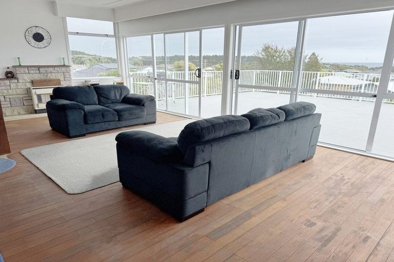 Photo of property in 9 Mount View Place, Spotswood, New Plymouth, 4310