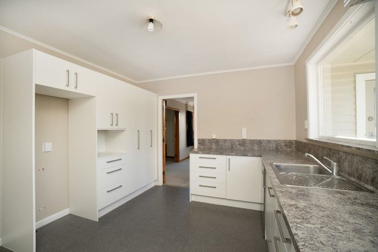 Photo of property in 6 Lowestoft Place, West End, Palmerston North, 4412