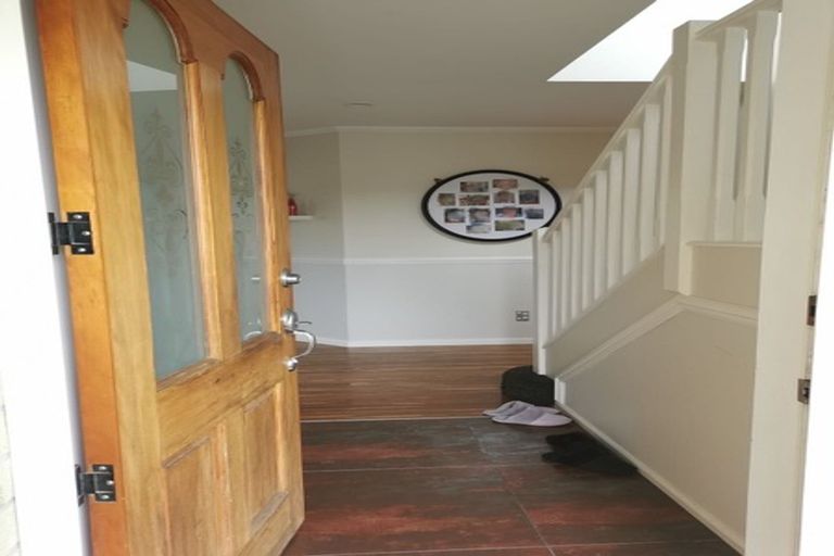 Photo of property in 1/61 Glenmore Road, Sunnyhills, Auckland, 2010