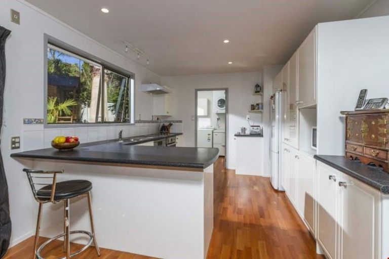 Photo of property in 1 Naviti Place, Browns Bay, Auckland, 0630