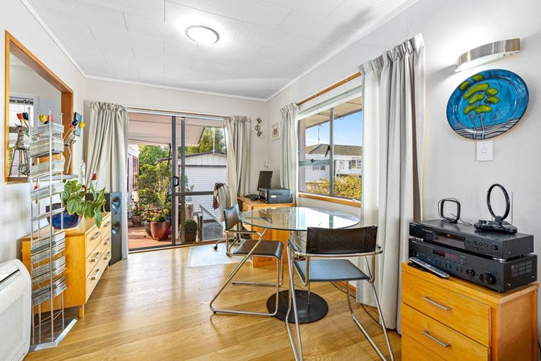 Photo of property in 2/4 Ross Avenue, Glenfield, Auckland, 0629