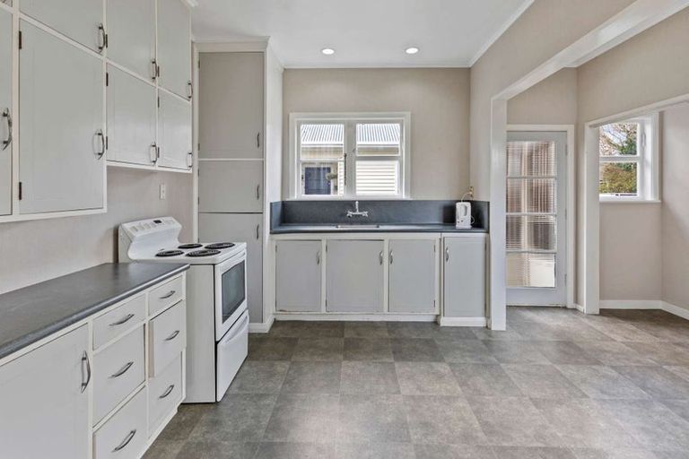 Photo of property in 23 Savage Crescent, West End, Palmerston North, 4412