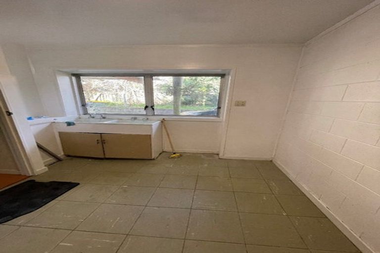 Photo of property in 60b Te Atatu Road, Te Atatu South, Auckland, 0610