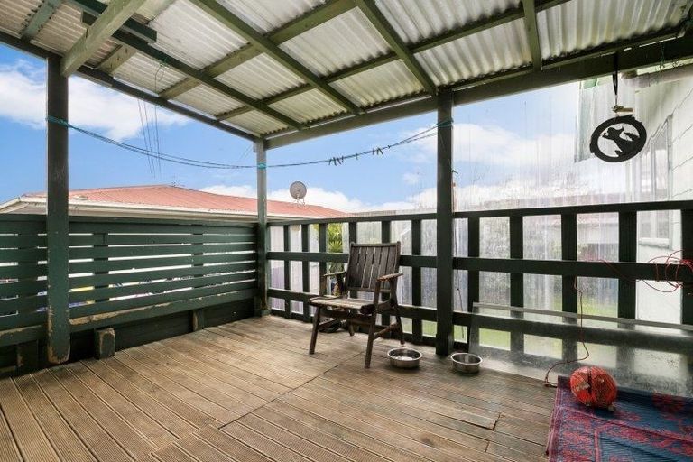 Photo of property in 2/20 Darnell Crescent, Clover Park, Auckland, 2019