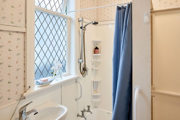 Photo of property in 246 Muritai Road, Eastbourne, Lower Hutt, 5013