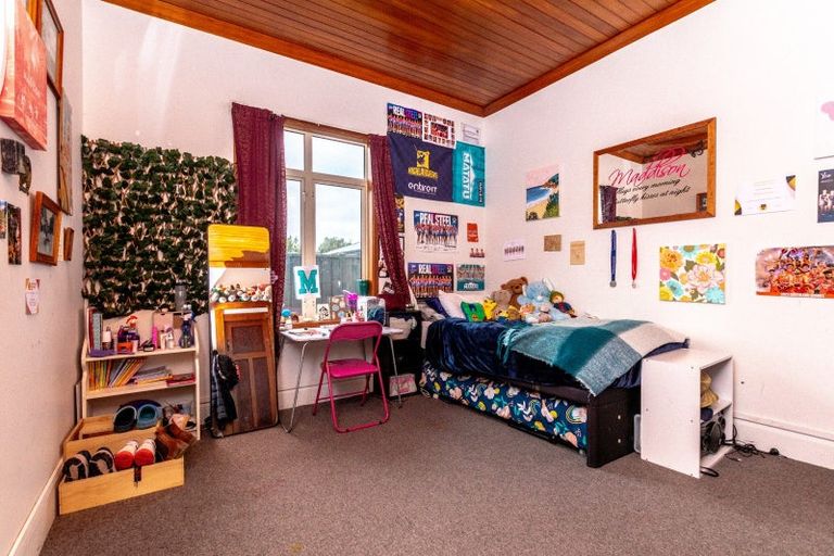 Photo of property in 24 Park Street, Winton, 9720