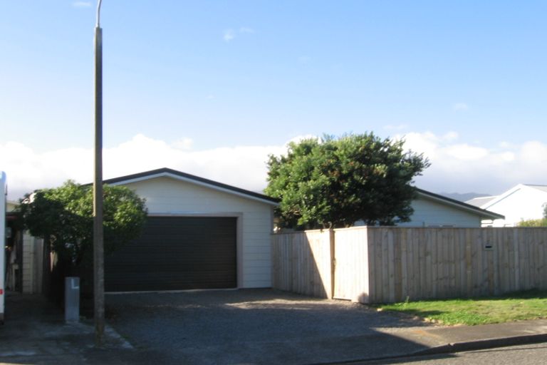 Photo of property in 6 Goldie Place, Waikanae Beach, Waikanae, 5036