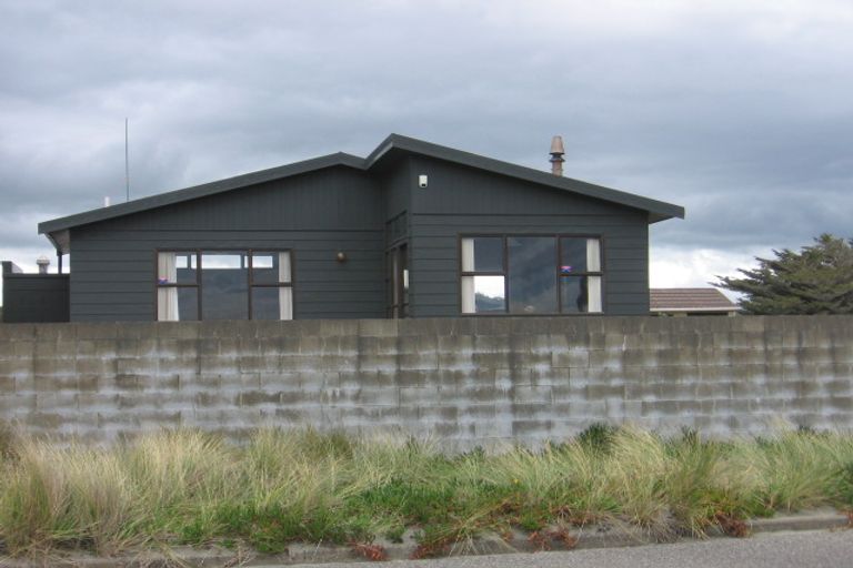 Photo of property in 9 Marine Parade South, Foxton Beach, Foxton, 4815