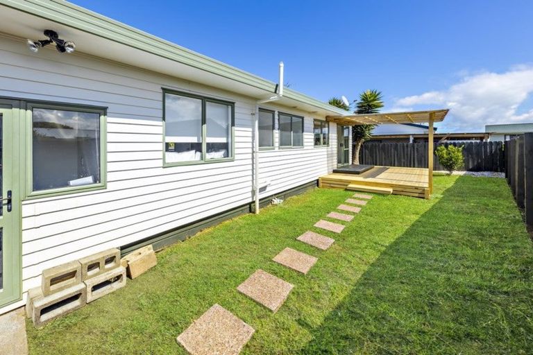 Photo of property in 32 Barneys Farm Road, Clendon Park, Auckland, 2103