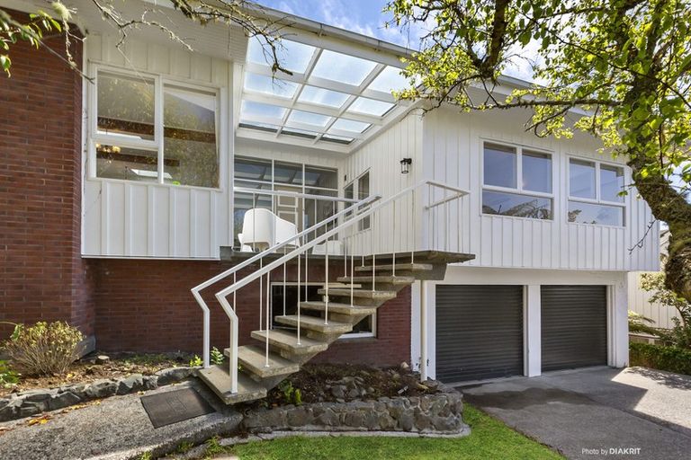 Photo of property in 54 Homewood Crescent, Karori, Wellington, 6012