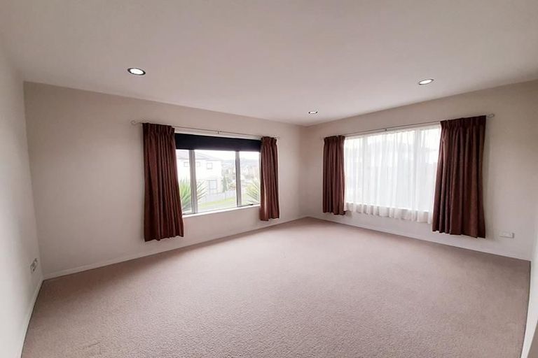 Photo of property in 25 Andy Crescent, Flat Bush, Auckland, 2016