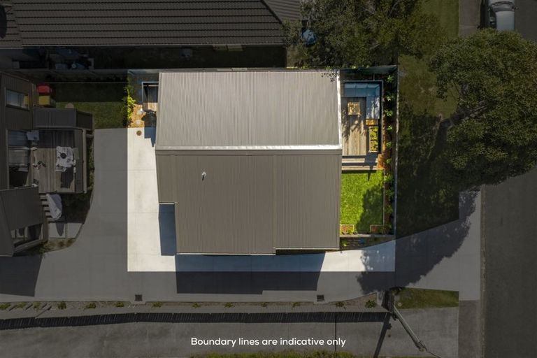 Photo of property in 9a William Bayes Place, Red Beach, 0932