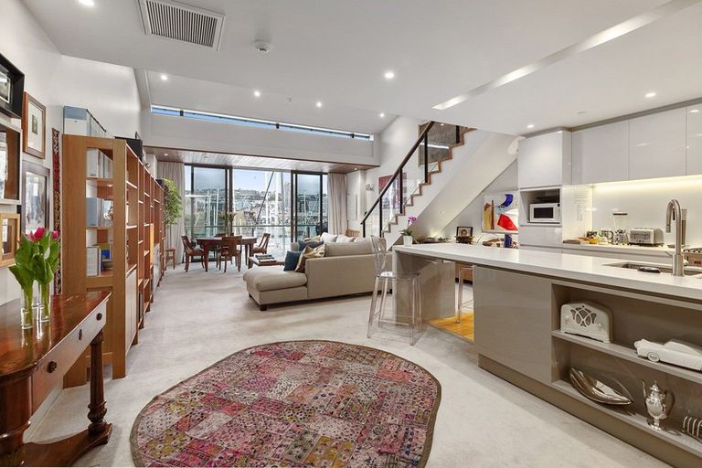 Photo of property in Clyde Quay Wharf, 3c/6 Clyde Quay Wharf, Te Aro, Wellington, 6011