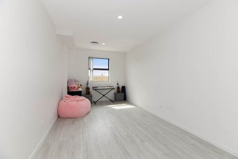 Photo of property in 6a Cutler Street, New Lynn, Auckland, 0600