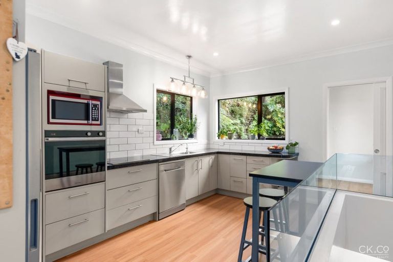 Photo of property in 24 Miromiro Road, Normandale, Lower Hutt, 5010